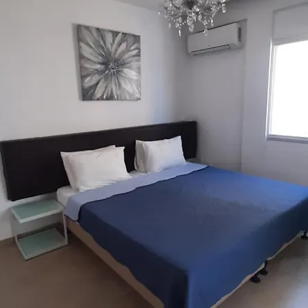 P L Panagiotis 公寓