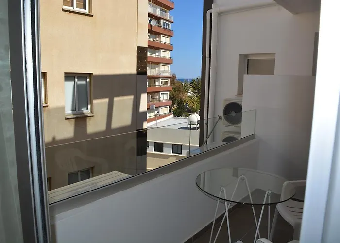 P L Panagiotis アパート ラルナカ