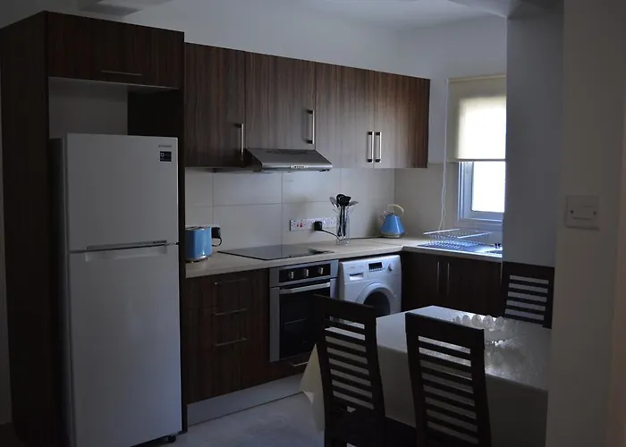 P L Panagiotis * ラルナカ